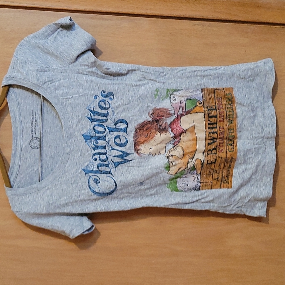 Women's small Charlotte's Web cotton t shirt